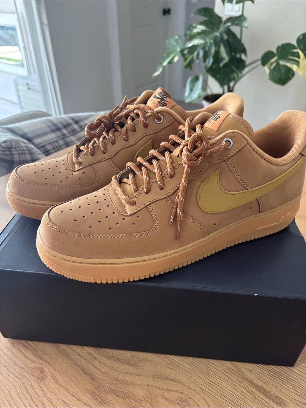 Nike Low-Top Sneakers in Wheat Tan with Mustard Swoosh AIR FORCE1 ‘07 WB